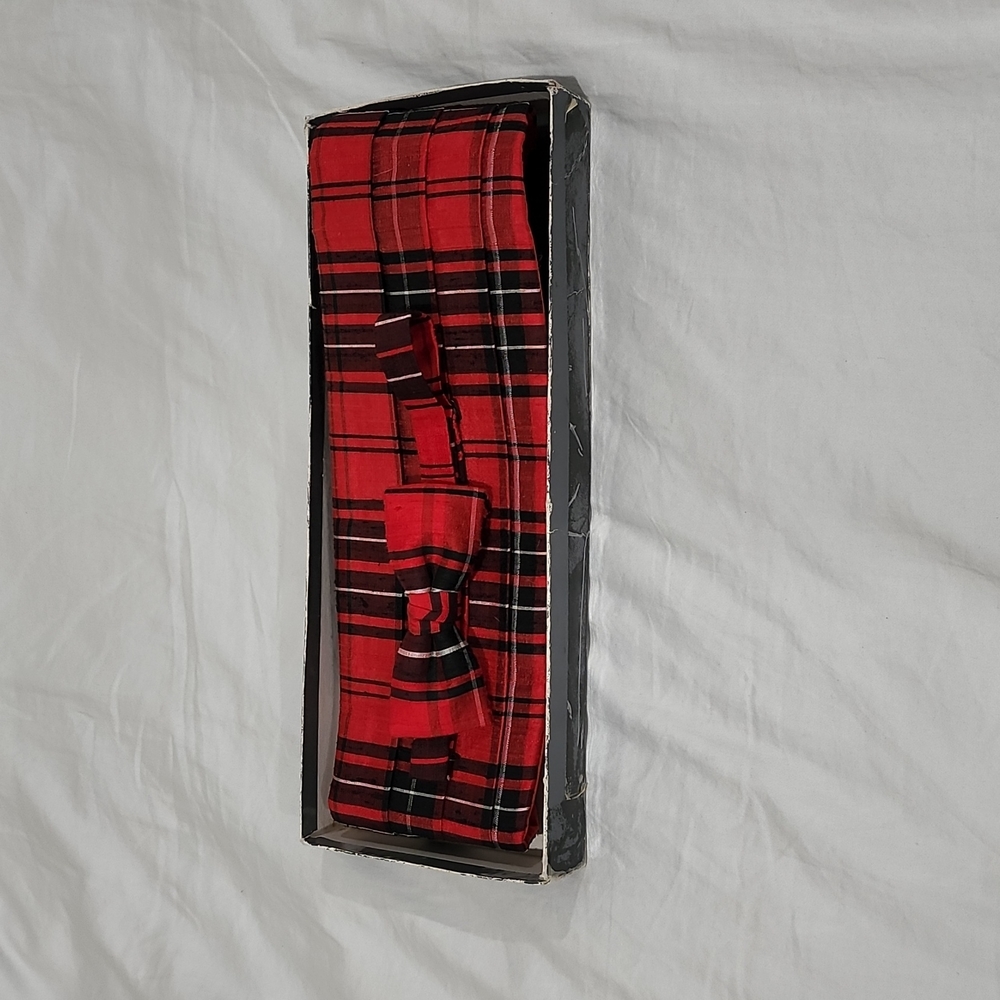 Men's Cummerbund and Bow Tie